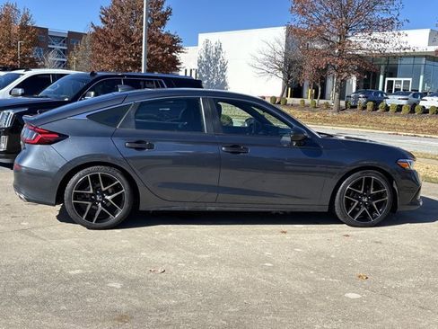 Used 2023 Honda Civic Sport Touring image 2