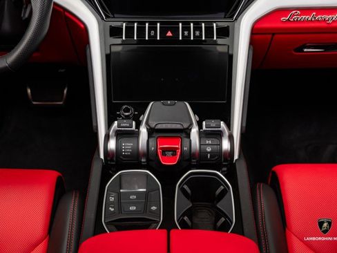 Used 2021 Lamborghini Urus image 32