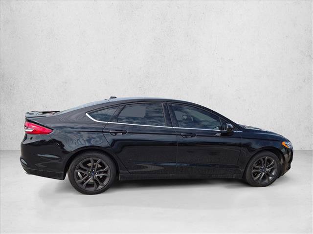 Used 2018 Ford Fusion SE w/ Equipment Group 201A FWD image 5