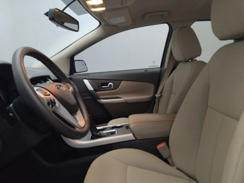 Used 2014 Ford Edge SE FWD image 17