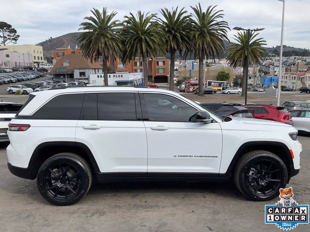 Used 2023 Jeep Grand Cherokee 4WD 4xe w/ Luxury Tech Group II image 3