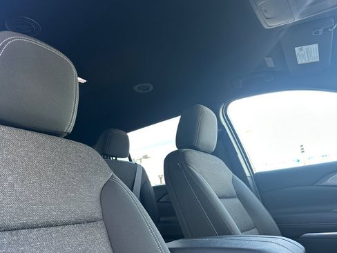 Used 2024 Chevrolet Traverse LT image 17