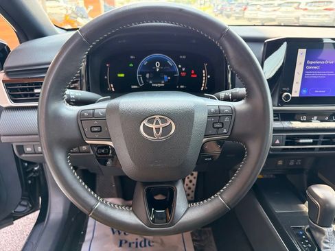 Used 2025 Toyota Camry SE FWD image 19