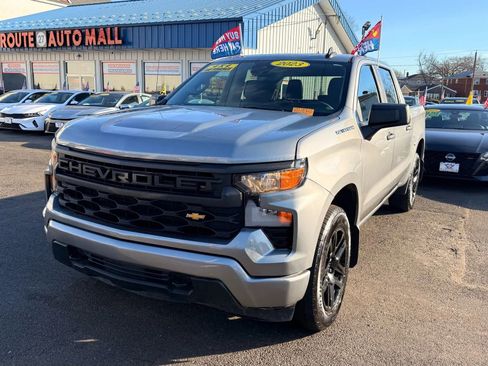 Used 2023 Chevrolet Silverado 1500 Custom image 4