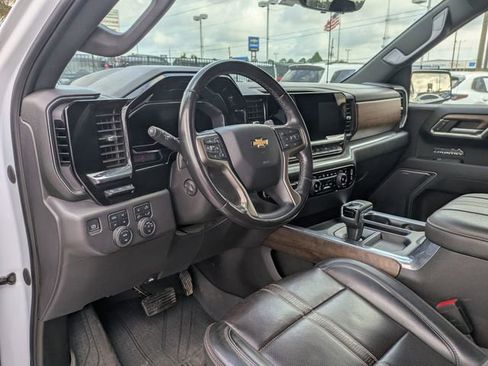Used 2023 Chevrolet Silverado 1500 High Country w/ Technology Package AWD/4WD image 32