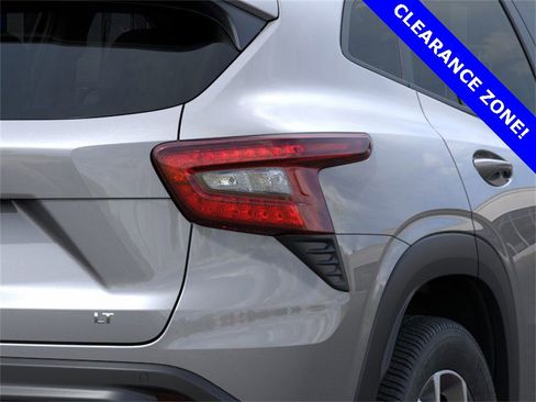 New 2025 Chevrolet Trax LT w/ Driver Confidence Package image 11