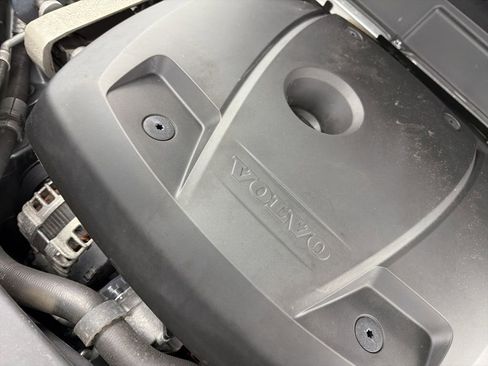 Used 2020 Volvo XC60 T6 Momentum image 30