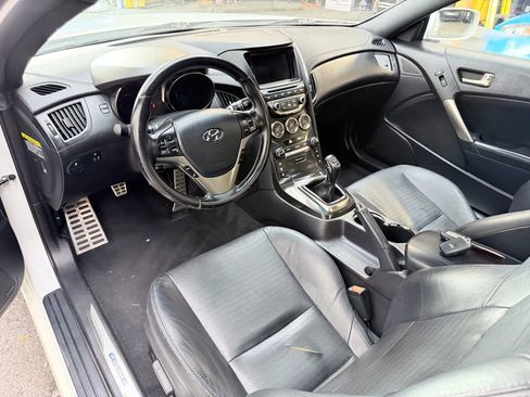 Used 2013 Hyundai Genesis 3.8 image 10