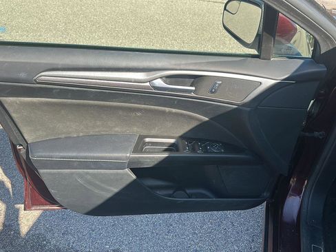 Used 2017 Ford Fusion SE image 8