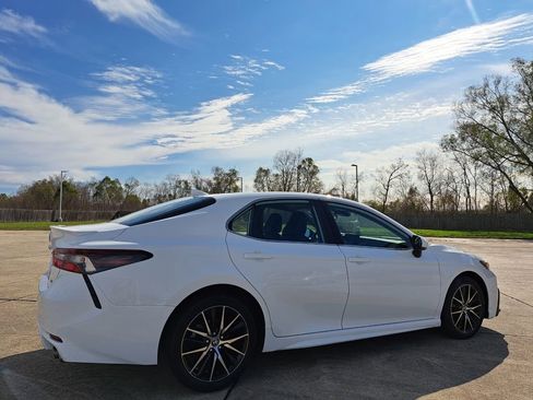 Used 2024 Toyota Camry SE image 5