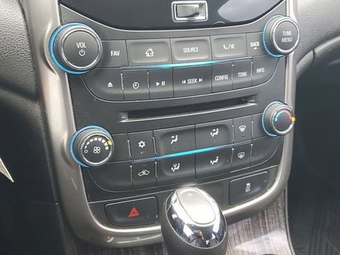 Used 2015 Chevrolet Malibu LT w/ Power Convenience Package image 24