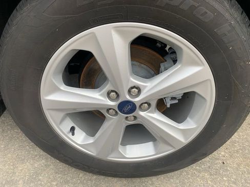 Used 2020 Ford Edge SE image 11