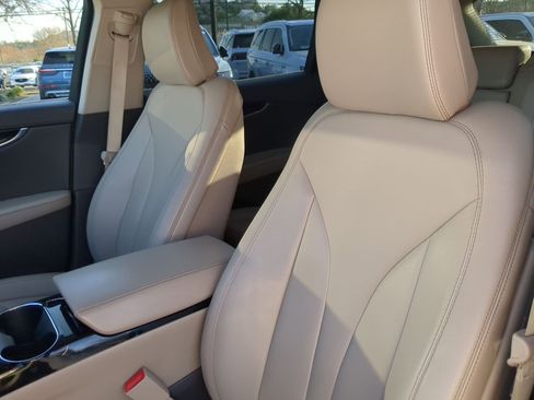 Used 2022 Lincoln Nautilus FWD w/ Premium Package image 10