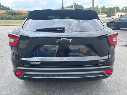 Used 2025 Chevrolet Trax RS w/ Sunroof Package FWD image 7
