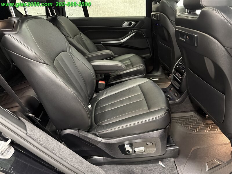 Used 2022 BMW X7 xDrive40i w/ M Sport Package AWD/4WD image 10