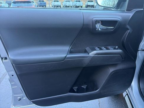 Used 2023 Toyota Tacoma 4x4 Double Cab image 6