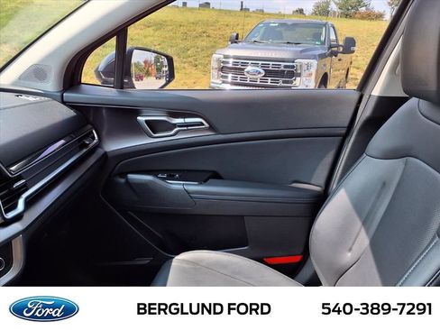 Used 2023 Kia Sportage EX image 31