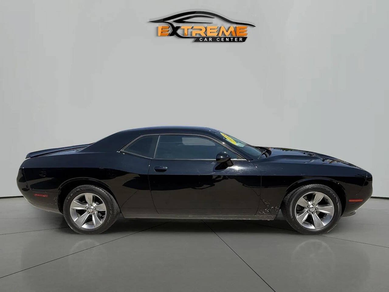 Used 2018 Dodge Challenger SXT RWD image 7