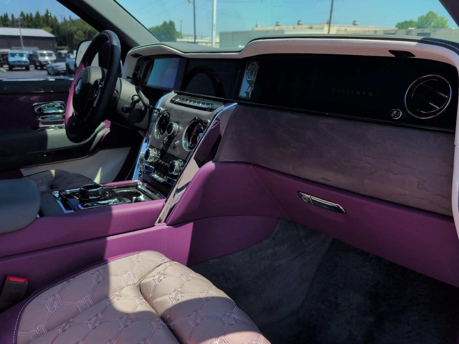 Used 2025 Rolls-Royce Cullinan AWD/4WD image 39