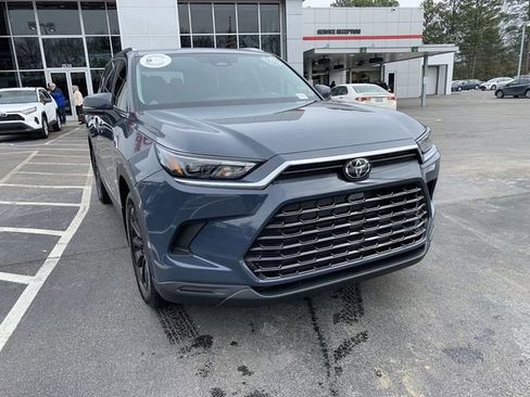 Used 2026 Toyota Grand Highlander XLE image 2