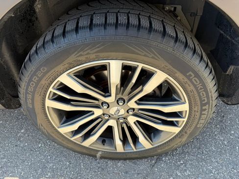 Used 2017 Ford Explorer Platinum image 10