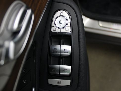 Used 2022 Mercedes-Benz GLC 300 4MATIC w/ Driver Assistance Package image 14