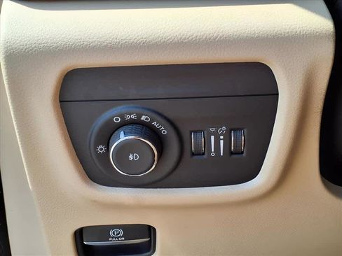 Used 2022 Jeep Grand Cherokee L Limited image 16