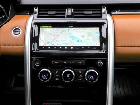 Used 2017 Land Rover Discovery HSE Luxury image 11