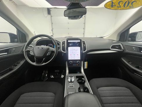 Used 2024 Ford Edge SE w/ Black Appearance Package image 2