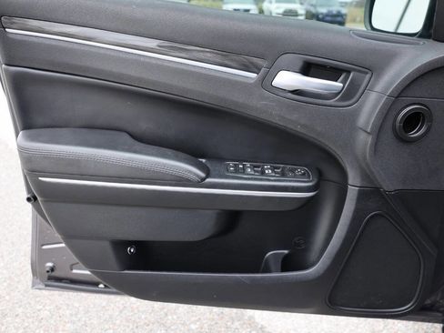 Used 2017 Chrysler 300 Limited w/ Value Package image 12