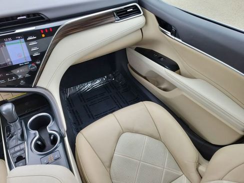 Used 2018 Toyota Camry XLE image 15