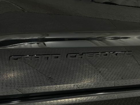 Used 2019 Jeep Grand Cherokee Altitude image 39