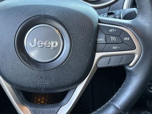 Used 2016 Jeep Cherokee Latitude w/ Cold Weather Group image 12