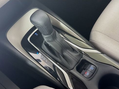 Used 2020 Toyota Corolla LE FWD image 19