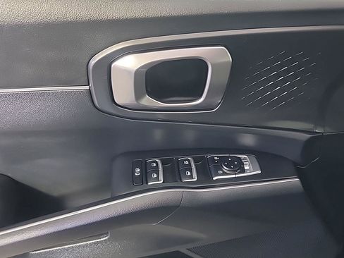Used 2025 Kia Sorento LX FWD image 36