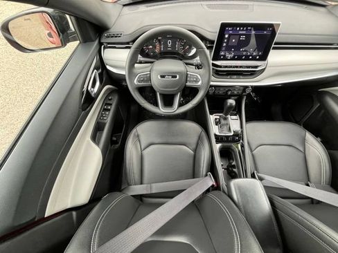 Used 2025 Jeep Compass Limited AWD/4WD image 16