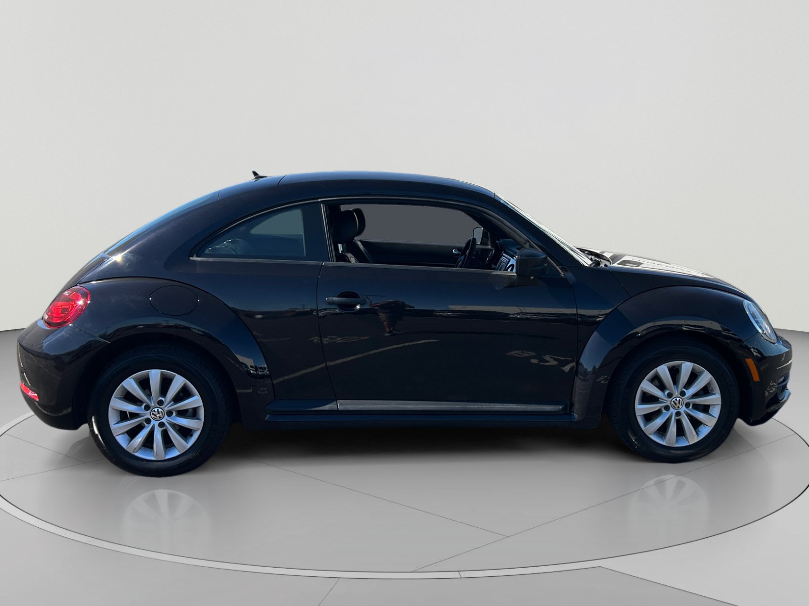 Used 2017 Volkswagen Beetle 1.8T Classic FWD image 6