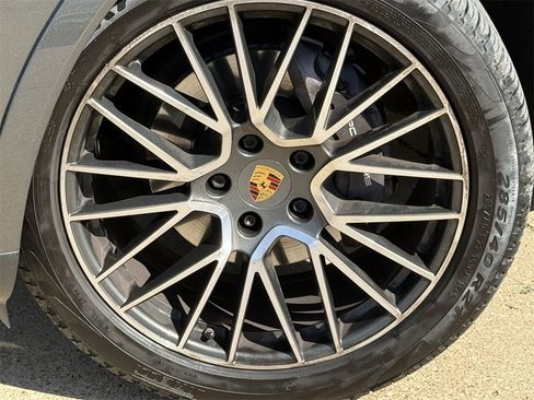 Used 2019 Porsche Cayenne image 9