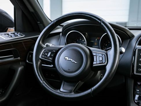 Used 2017 Jaguar F-PACE Prestige image 33