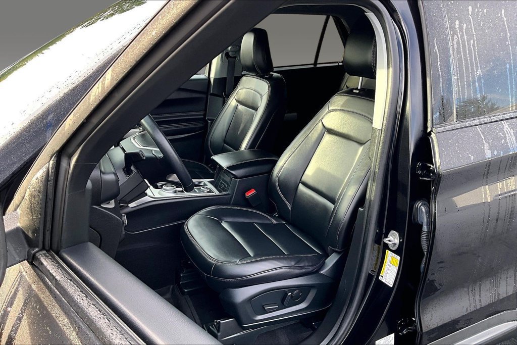 Used 2023 Ford Explorer XLT w/ Equipment Group 202A AWD/4WD image 14