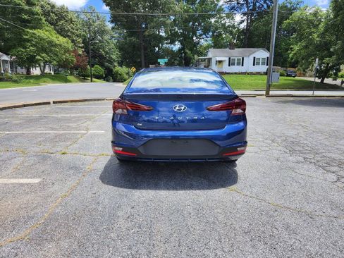 Used 2019 Hyundai Elantra SE FWD image 13