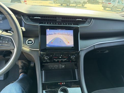 Used 2024 Jeep Grand Cherokee L Altitude image 12