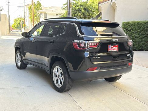 Used 2025 Jeep Compass Latitude AWD/4WD image 3