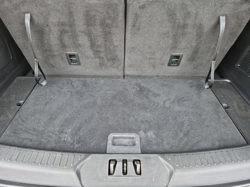Used 2024 Ford Explorer XLT w/ Equipment Group 202A AWD/4WD image 34