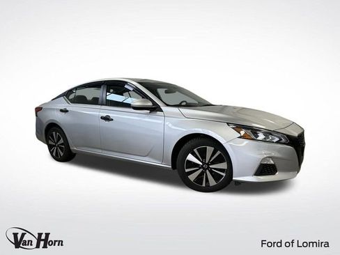 Used 2022 Nissan Altima 2.5 SV image 1
