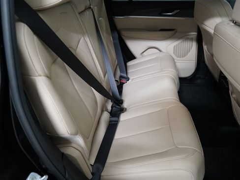 Used 2025 Jeep Grand Cherokee Limited AWD/4WD image 20