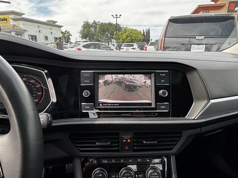 Used 2020 Volkswagen Jetta SE w/ SE Cold Weather Package image 23