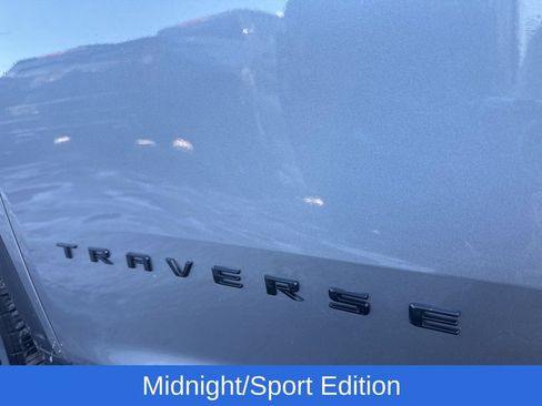 Used 2026 Chevrolet Traverse LT w/ Midnight/Sport Edition image 4