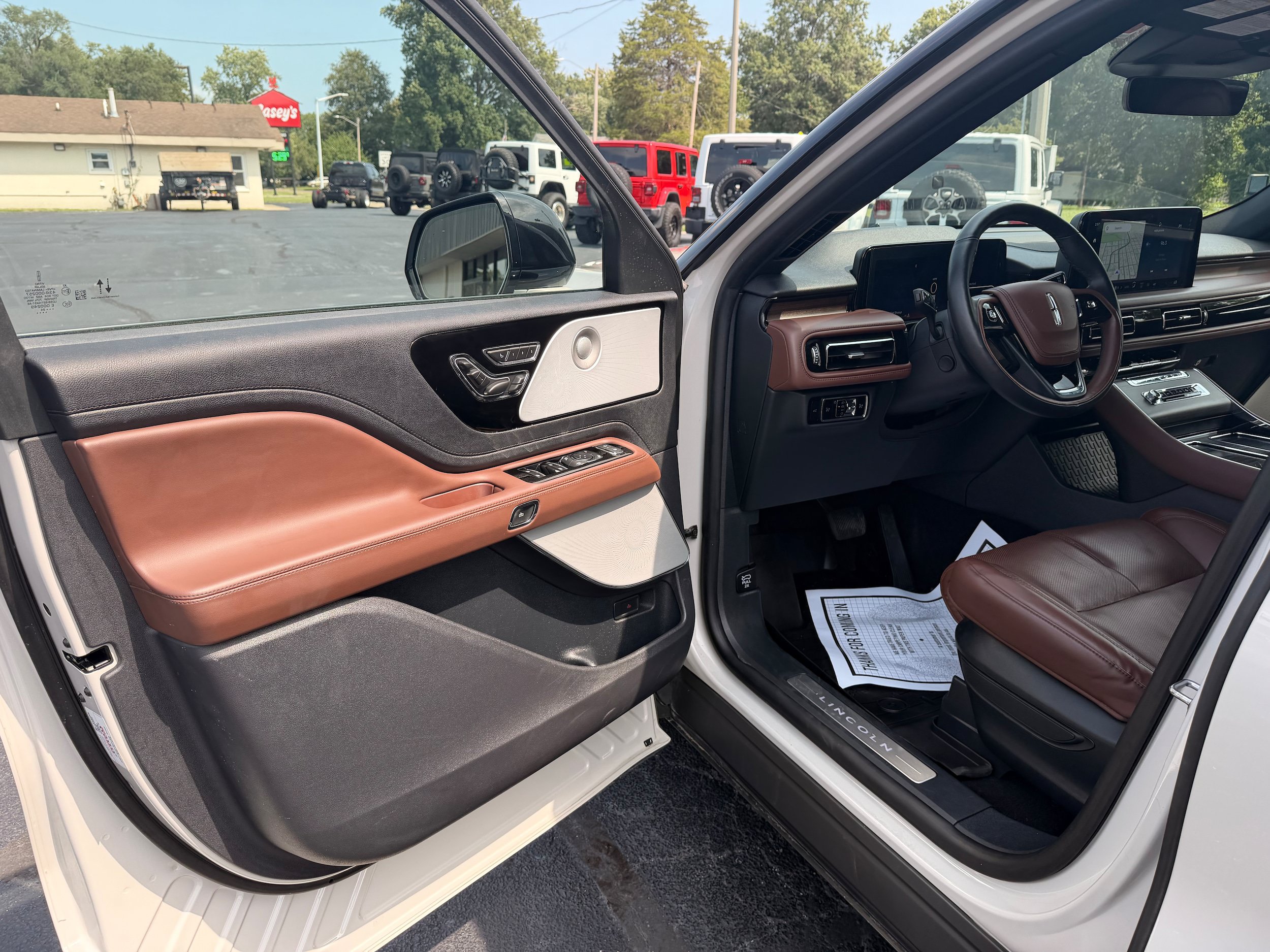 Used 2025 Lincoln Aviator Reserve w/ Equipment Group 201A AWD/4WD image 12