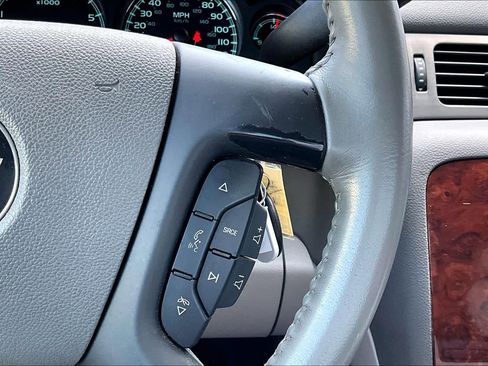 Used 2010 Chevrolet Suburban LT image 24